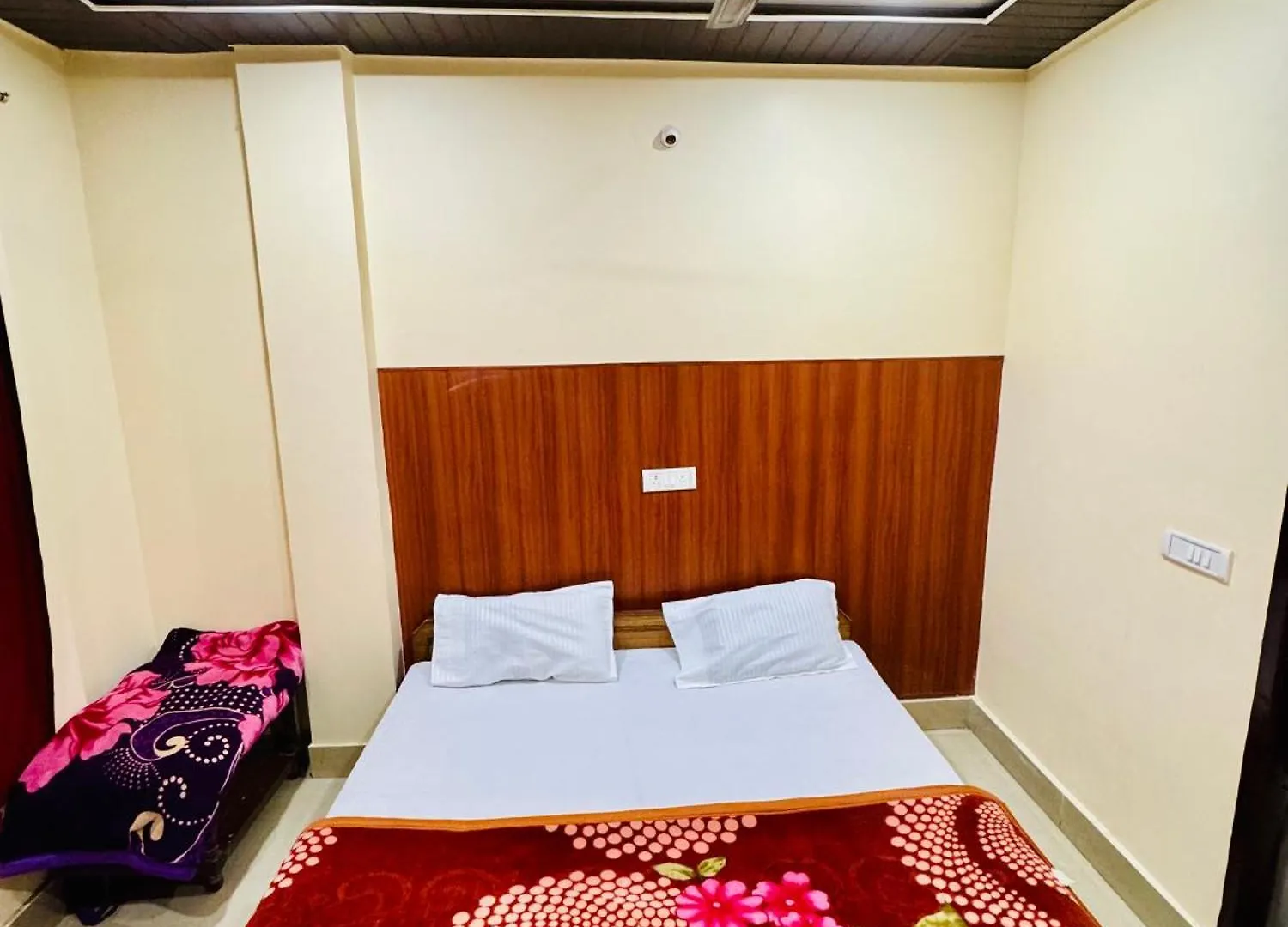 Suraj Guest House فاراناسي 3*,  الهند