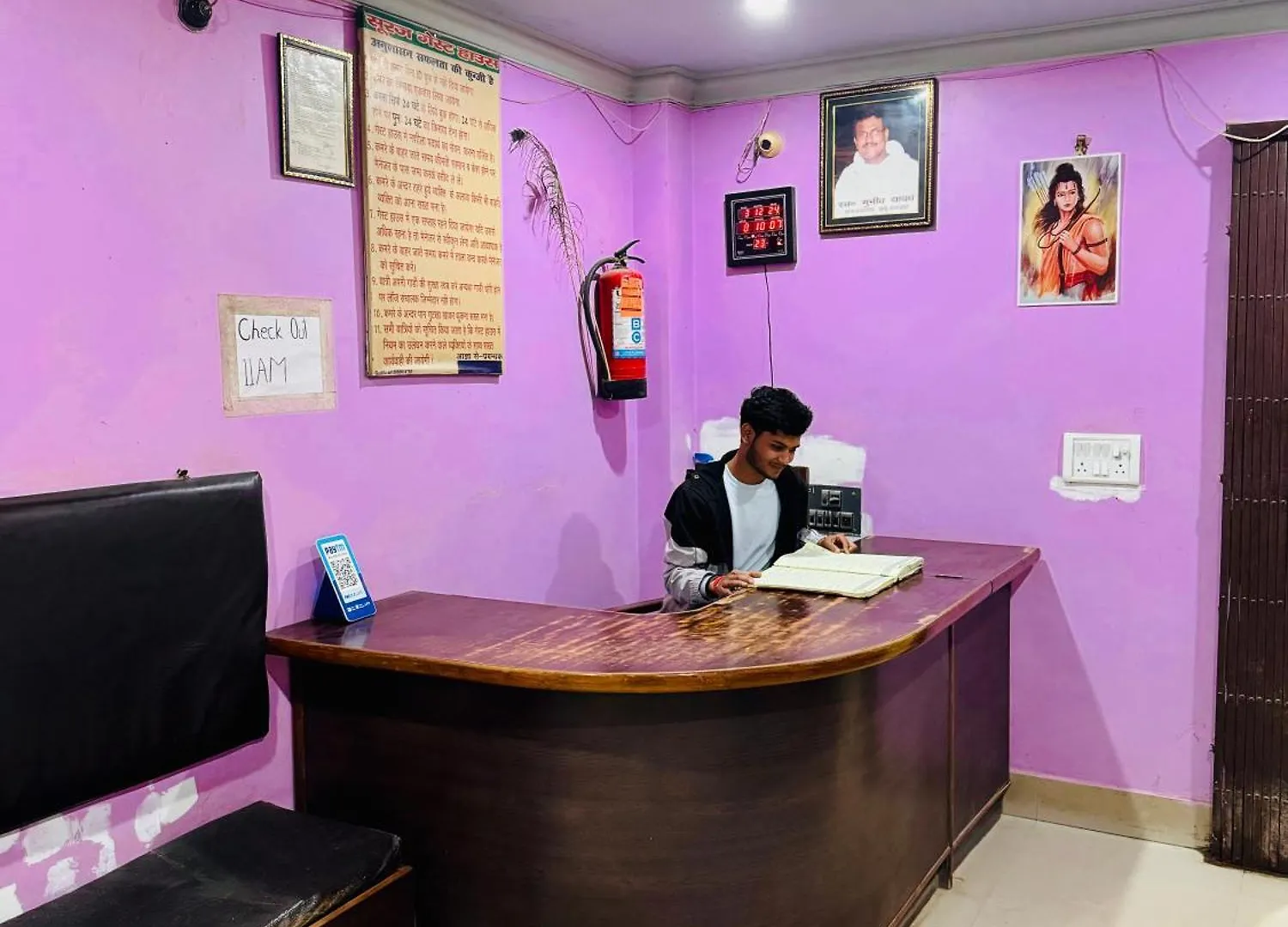 Suraj Guest House فاراناسي