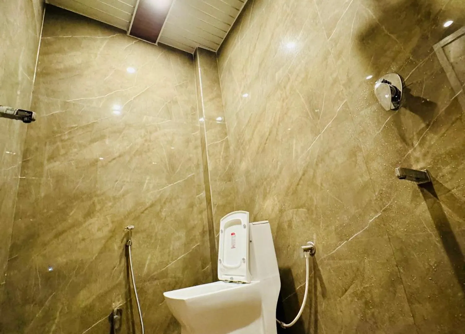 *** فندق Suraj Guest House فاراناسي الهند