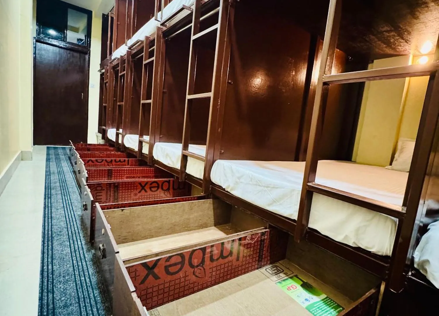 Suraj Guest House فاراناسي 3*,  الهند