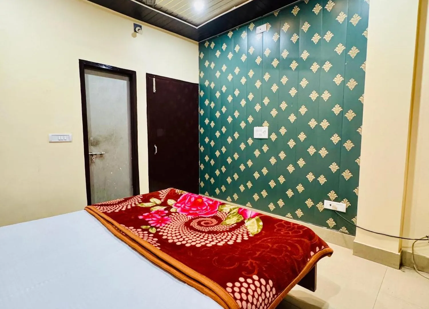 Suraj Guest House فاراناسي 3*,  الهند