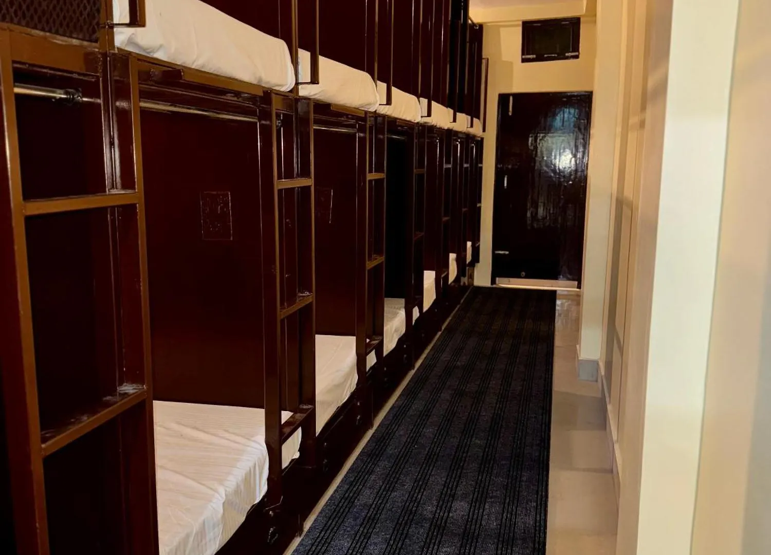 Suraj Guest House فاراناسي