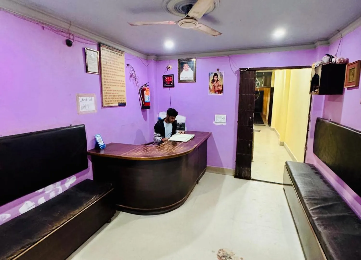 Suraj Guest House فاراناسي فندق