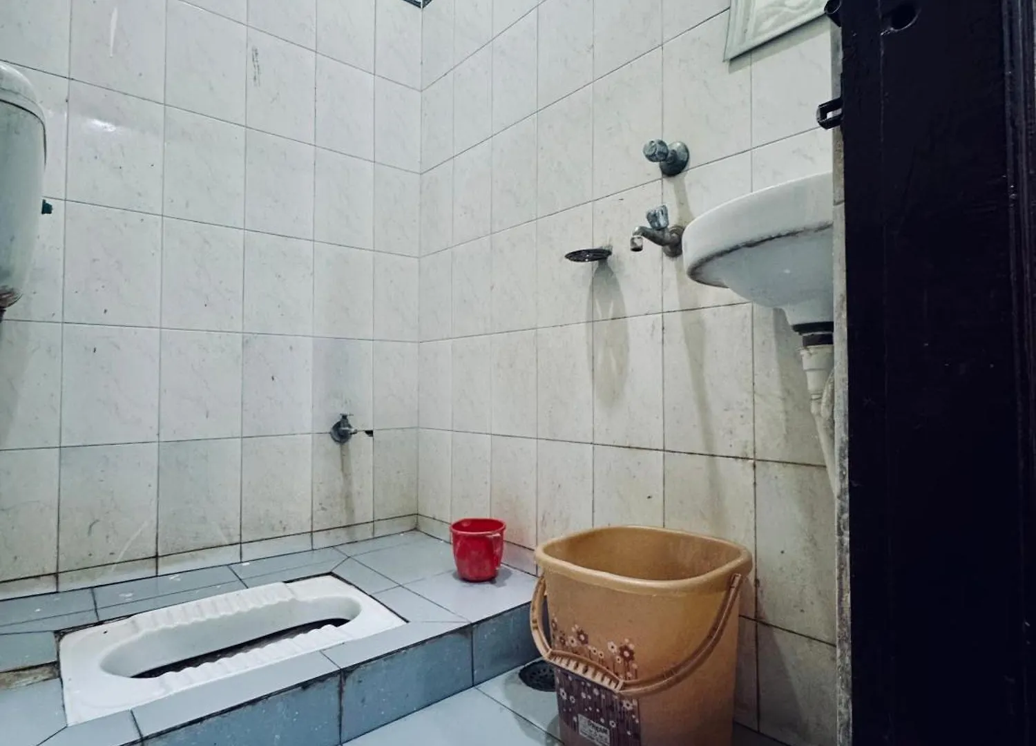 Suraj Guest House فاراناسي
