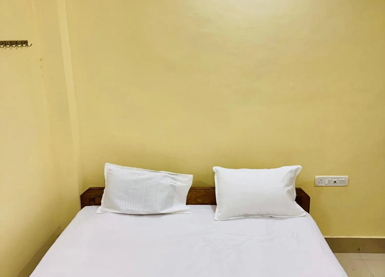 Suraj Guest House فاراناسي 3*,